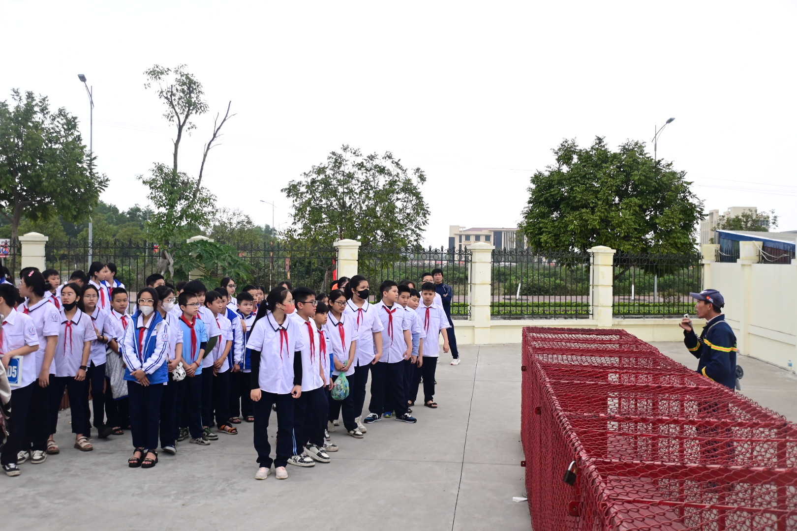 Hoạt động trải nghiệm, thực hành về PCCC&CNCH cho Nhân dân, học sinh, người lao động trên địa bàn quận Dương Kinh